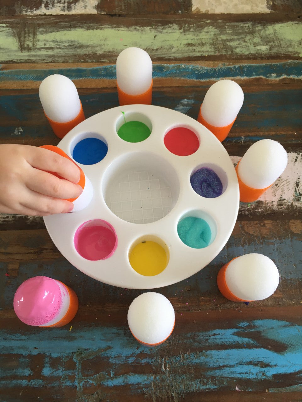 Palette Peinture + 8 pinceaux pochoirs avec corps plastique