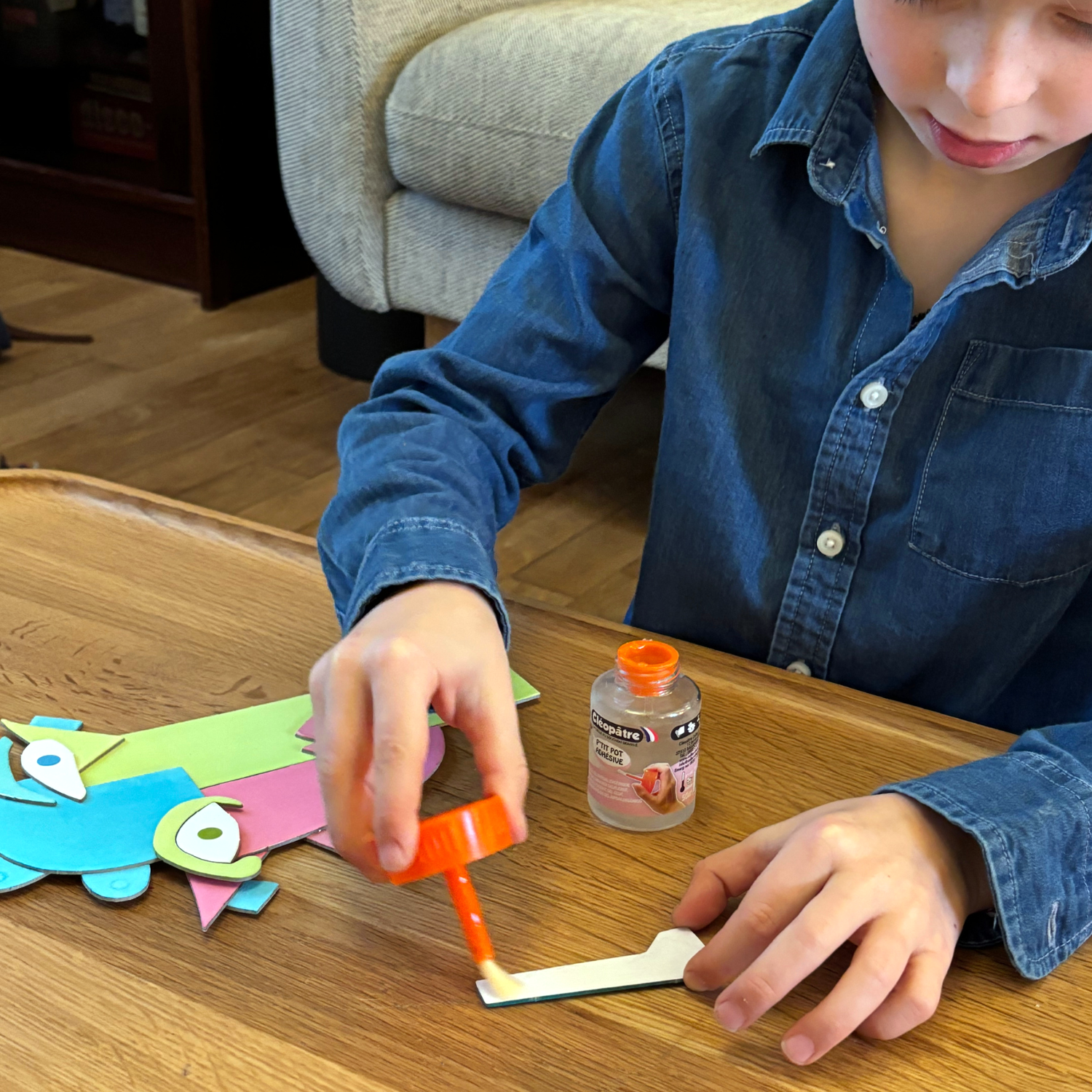 Colle transparente hypoallergénique "Adhésive" en 500gr