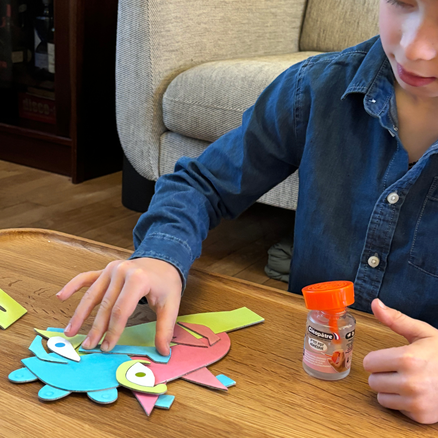 Colle transparente hypoallergénique "Adhésive" en 500gr