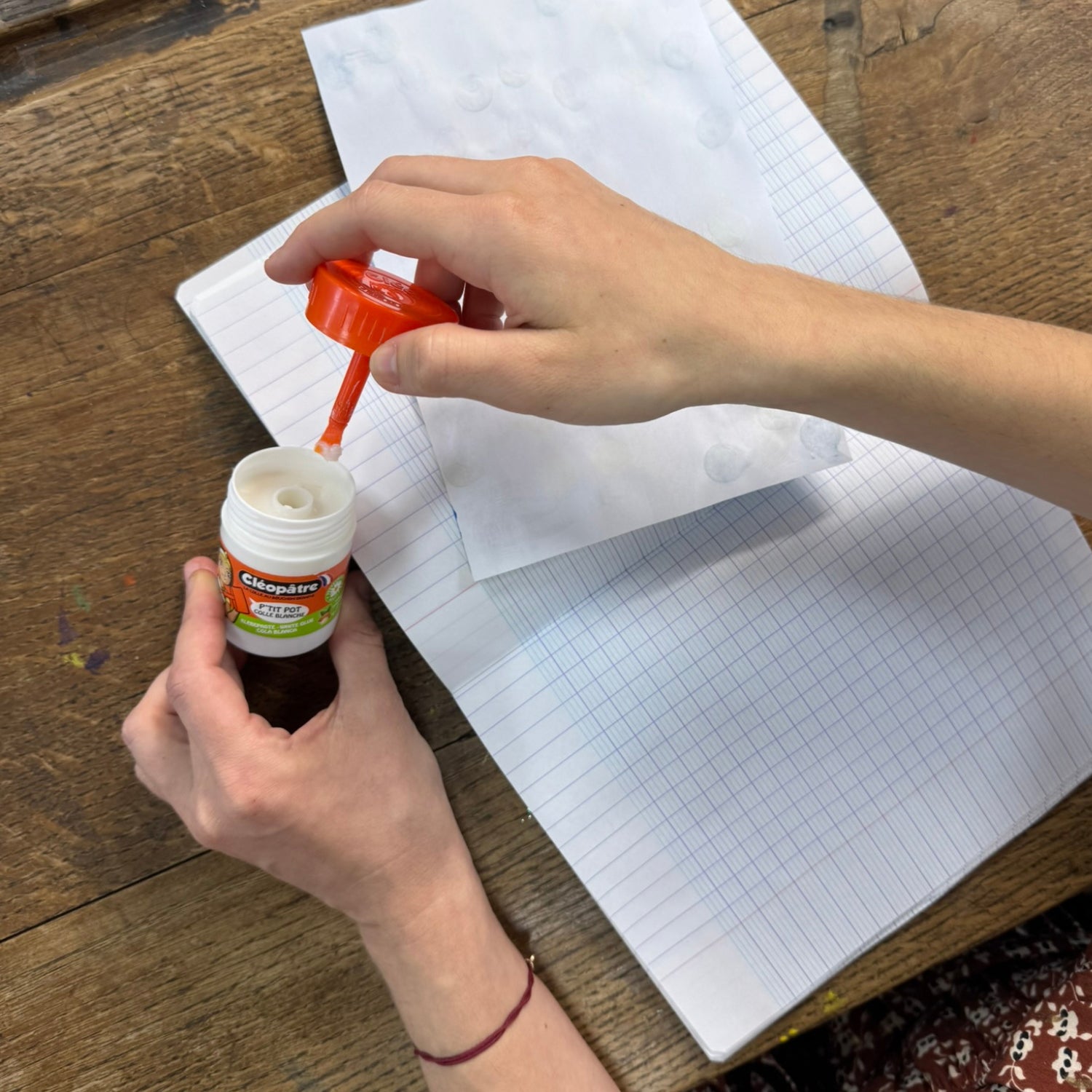 P'tit Pot de colle Cléopâtre à l'odeur d'amande