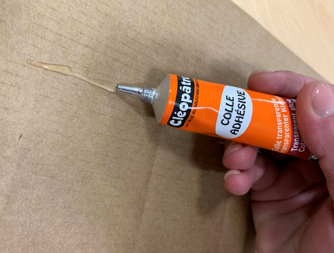 Colle Adhésive Cléopâtre en tube alu de 30 gr
