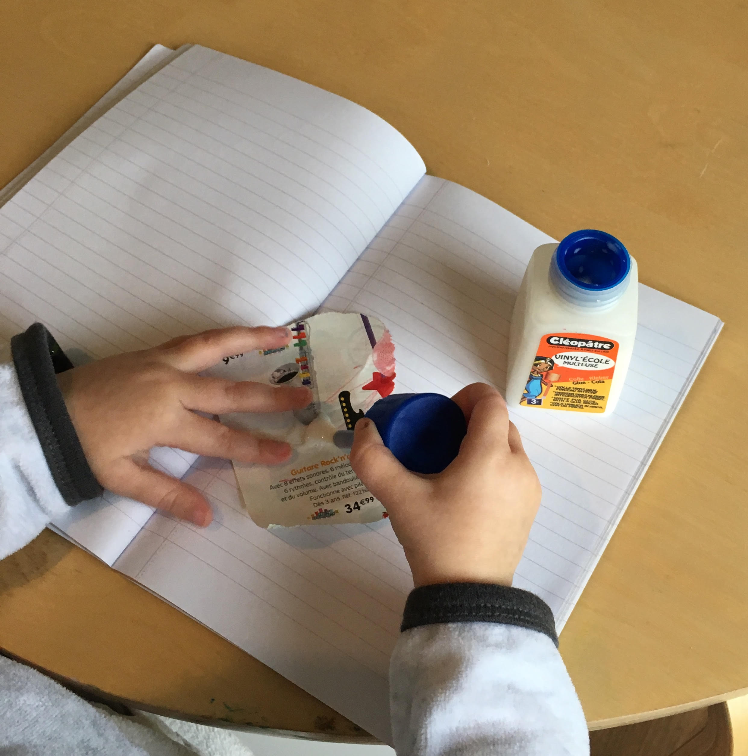 Colle "Vinyl'école" en 80g avec pinceau incorporé