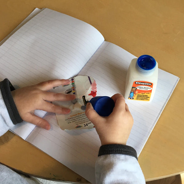 Colle "Vinyl'école" en 80g avec pinceau incorporé